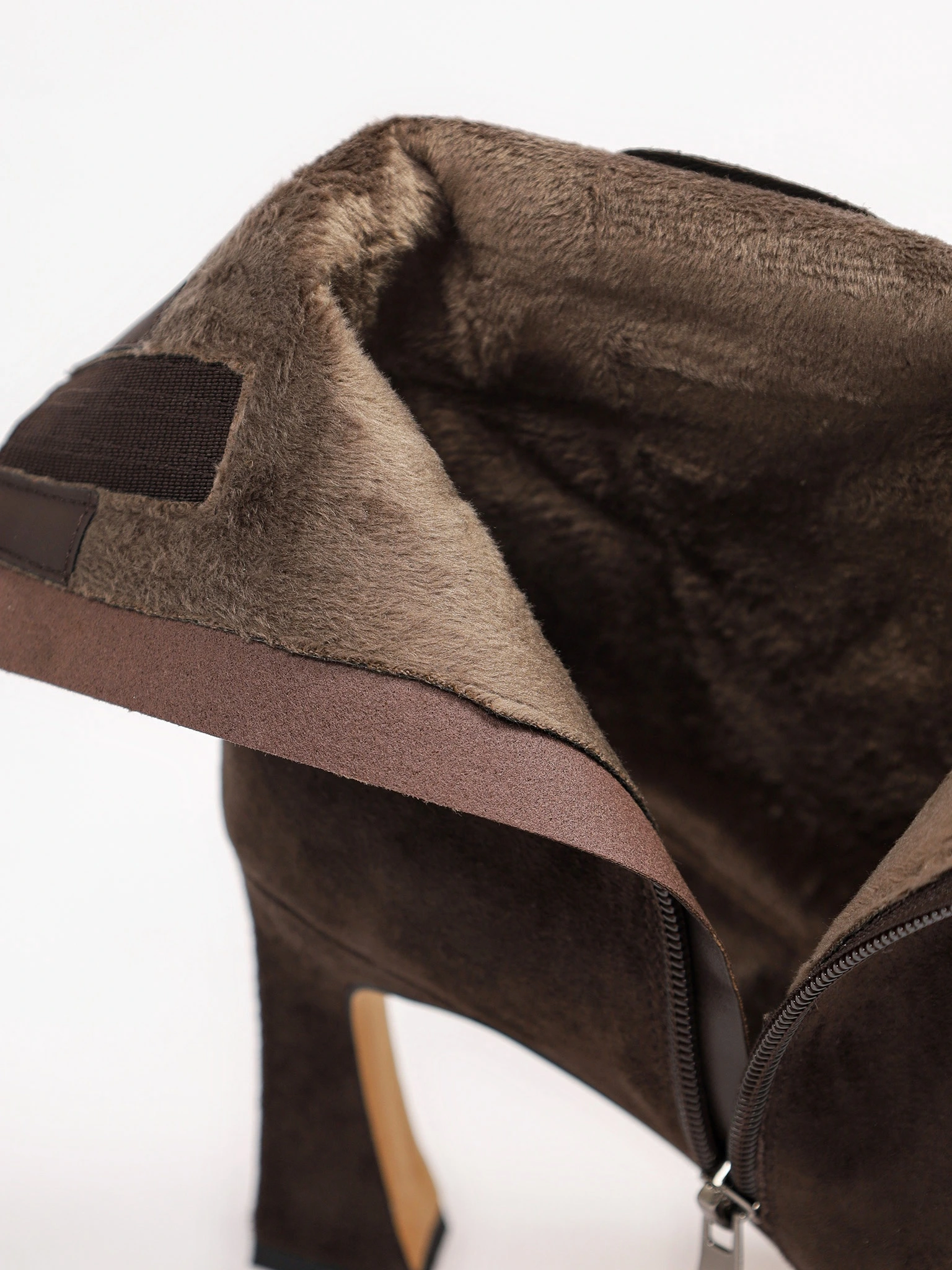 Ботильоны коричневого цвета на выоком каблуке